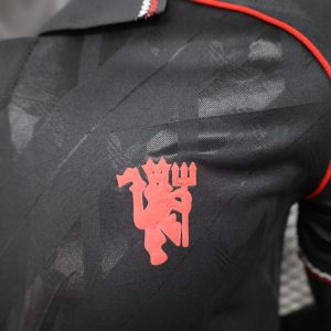 2024/2025 Player Version Manchester United Retro Black style Football Shirt  1:1 Thai Quality