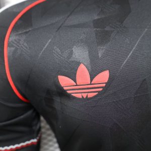 2024/2025 Player Version Manchester United Retro Black style Football Shirt  1:1 Thai Quality