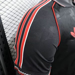 2024/2025 Player Version Manchester United Retro Black style Football Shirt  1:1 Thai Quality